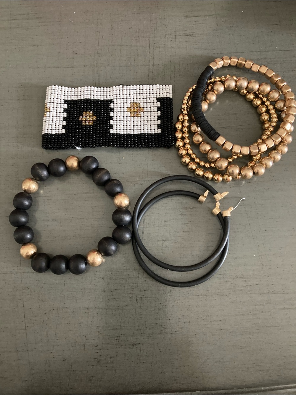 Black and Gold Mixed-Material Women’s Bracelet Set